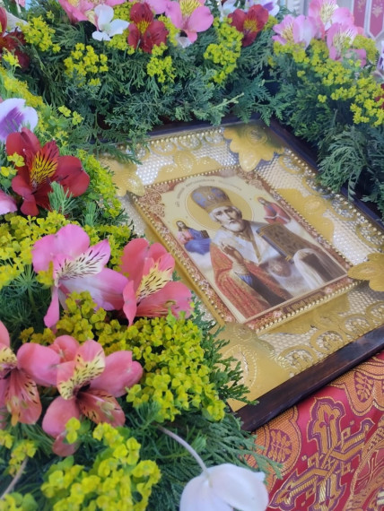 В день празднования перенесения мощей святителя Николая из Мир Ликийских в Бар, в Купинском Свято-Никольском храме совершением Божественной литургии торжественно встретили престольный Праздник. В день празднования перенесения мощей святителя Николая из Мир Ликийских в Бар, в Купинском Свято-Никольском храме совершением Божественной литургии торжественно встретили престольный Праздник.