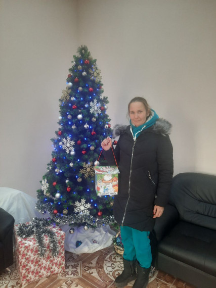 Подарки к Новому году от главы администрации Шебекинского городского округа В.Н. Жданова многодетным семьям и детям-инвалидам.